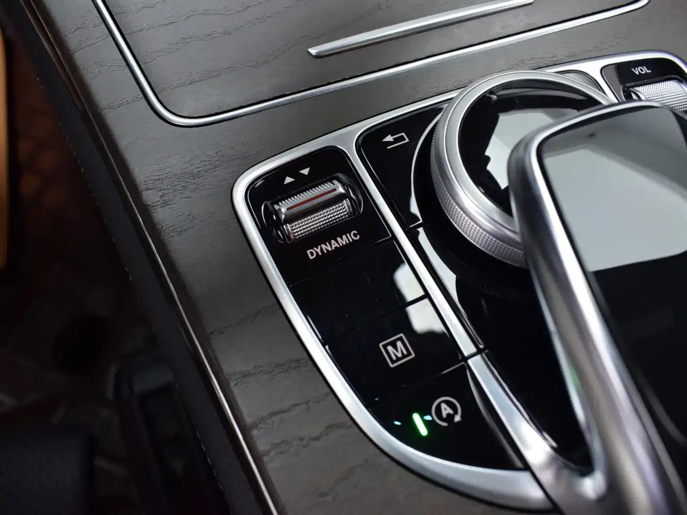 2019 Mercedes-Benz GLC 300 L 4MATIC Dynamic — миниатюра 19