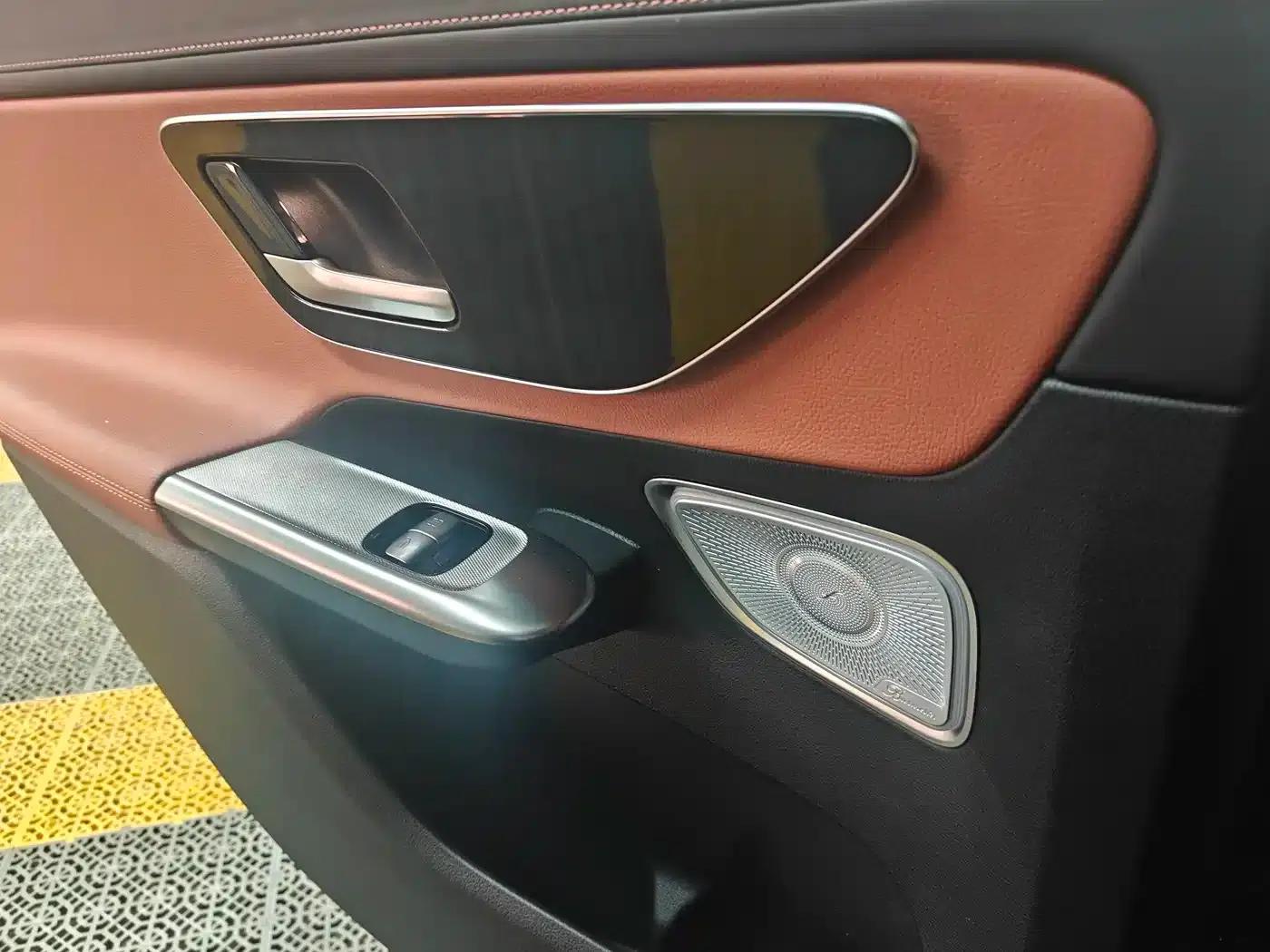 2024 Mercedes-Benz GLC 260 L 4MATIC Dynamic 5-seater — миниатюра 6