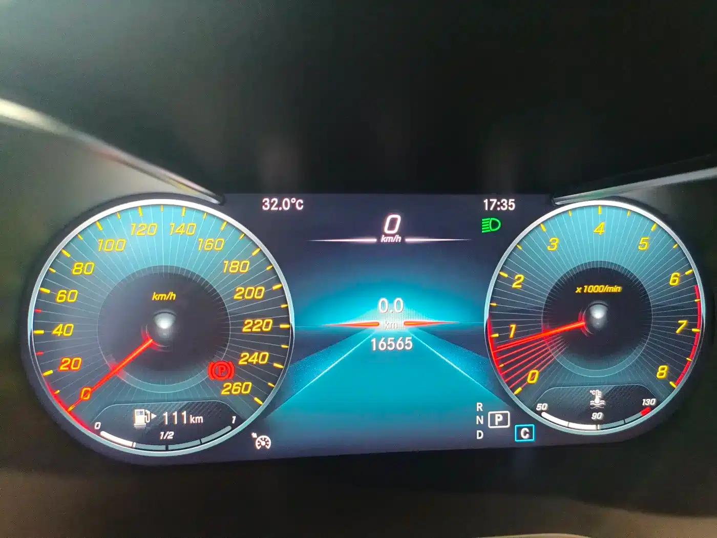 Mercedes-Benz GLC 2022 Facelift - GLC 260 L 4MATIC Luxury — миниатюра 9