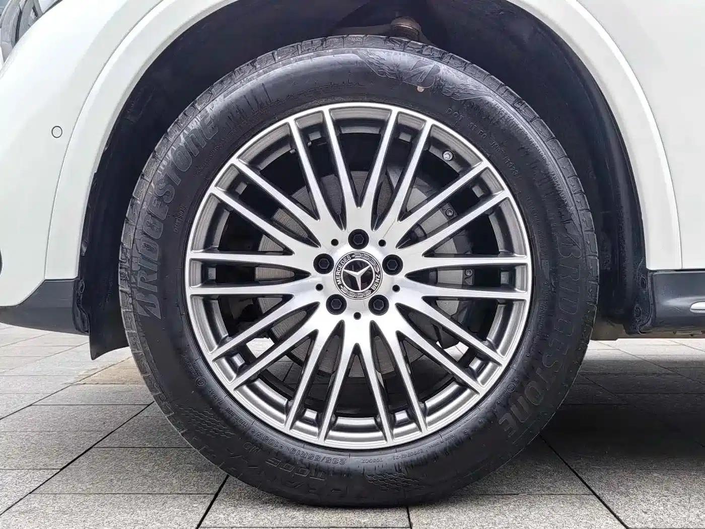 2023 Mercedes-Benz GLC 300 L 4MATIC Dynamic 5-seater — миниатюра 3