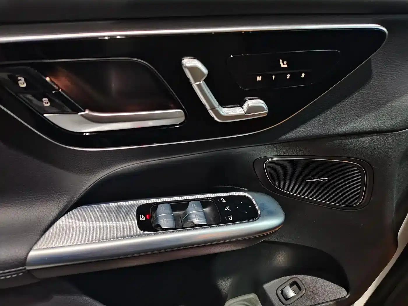 2023 Mercedes-Benz GLC 300 L 4MATIC Dynamic 5-seater — миниатюра 8