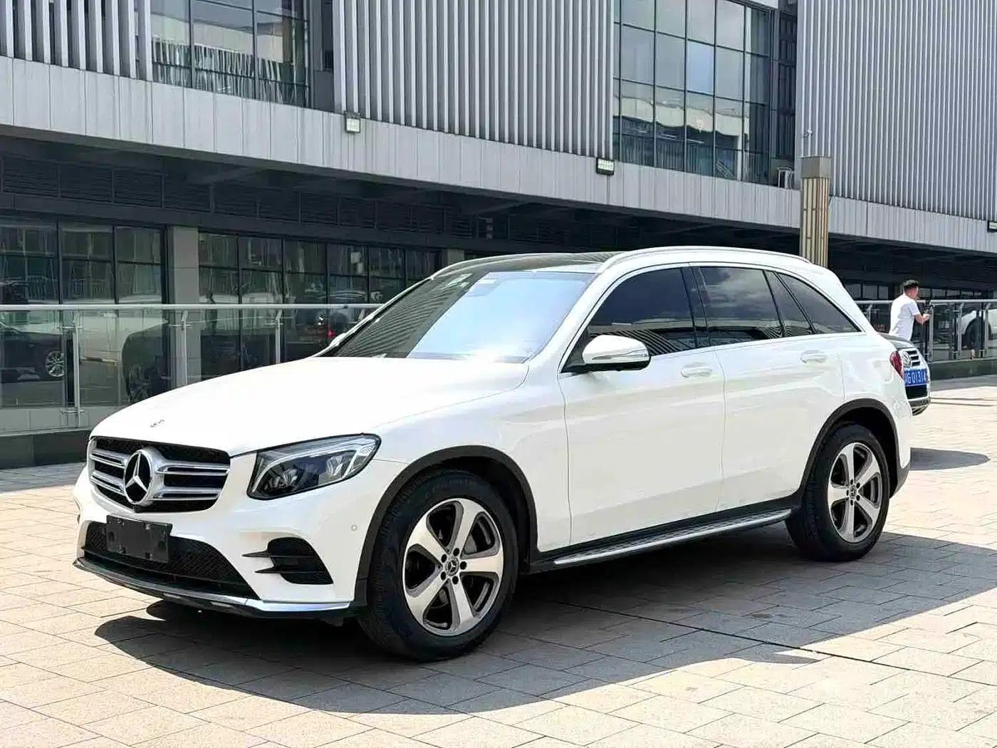 2017 Mercedes-Benz GLC 300 4MATIC Dynamic — миниатюра 1