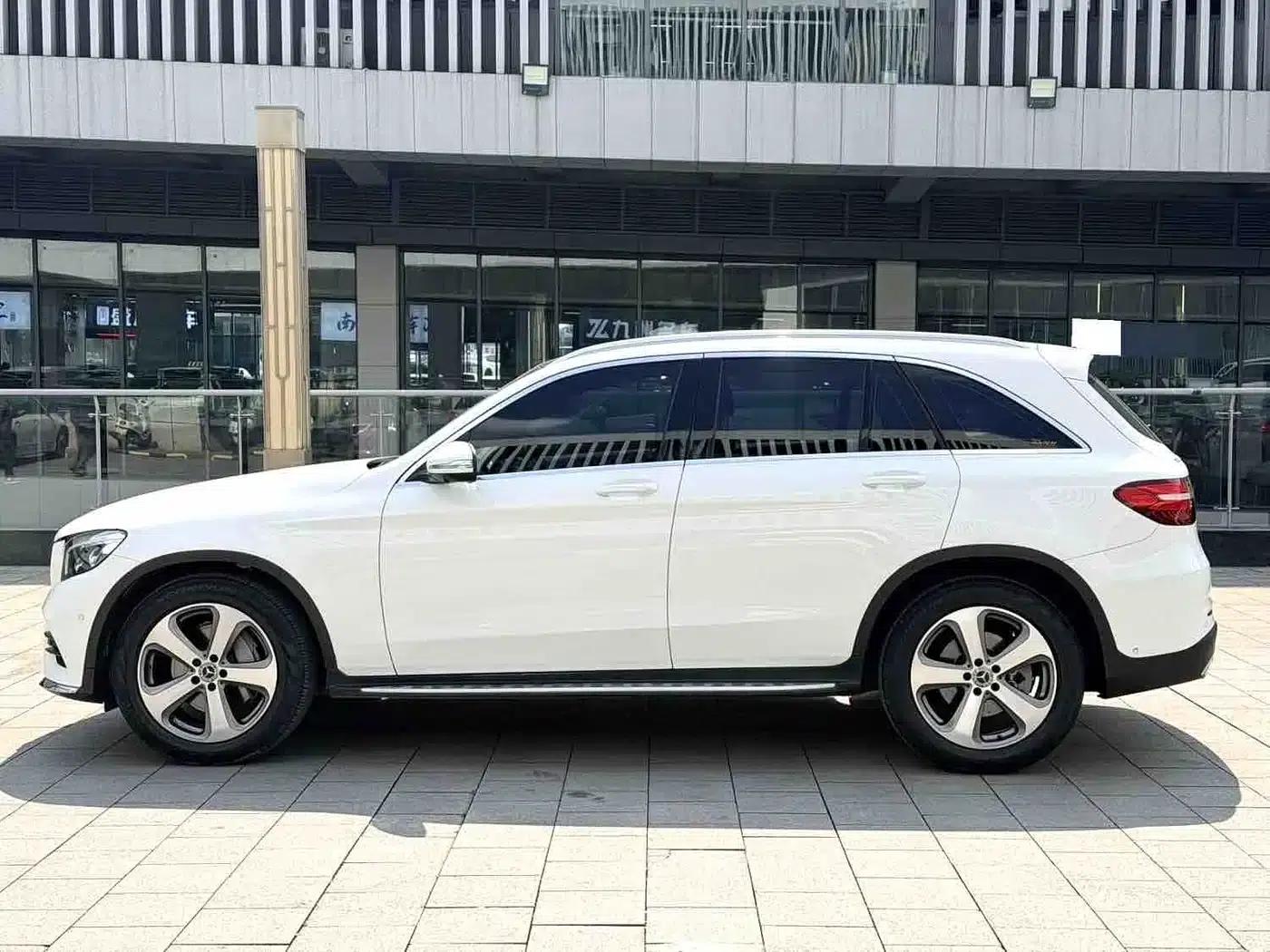 2017 Mercedes-Benz GLC 300 4MATIC Dynamic — миниатюра 4