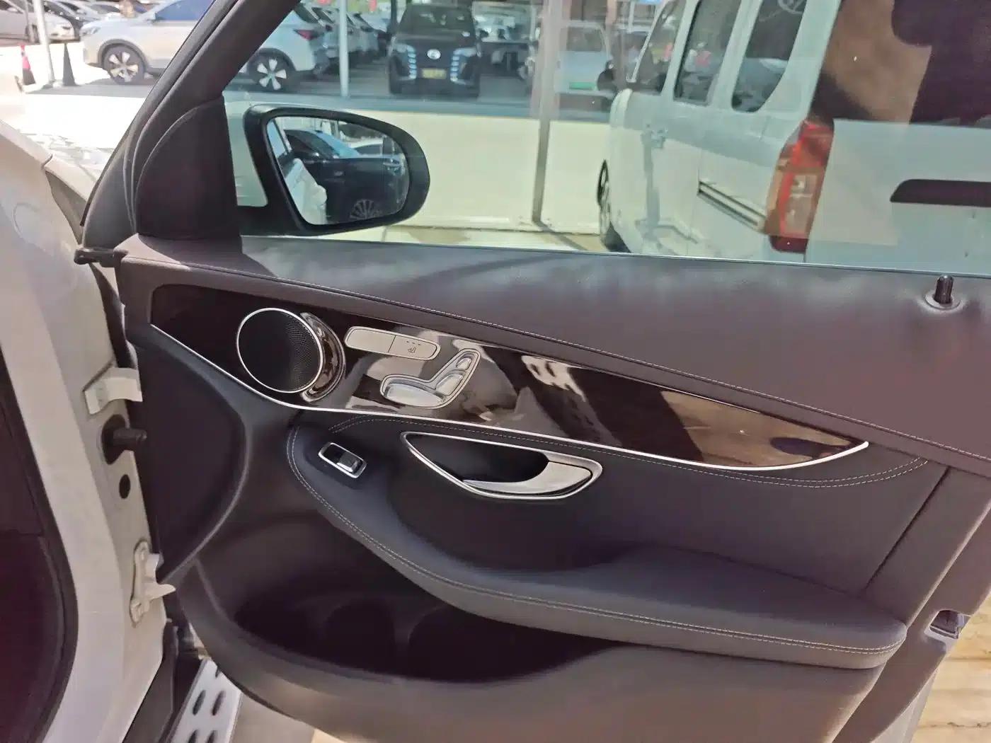2017 Mercedes-Benz GLC 260 4MATIC Dynamic — миниатюра 15