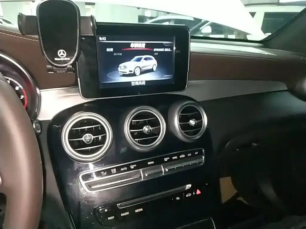 2016 Mercedes-Benz GLC 200 4MATIC — миниатюра 13