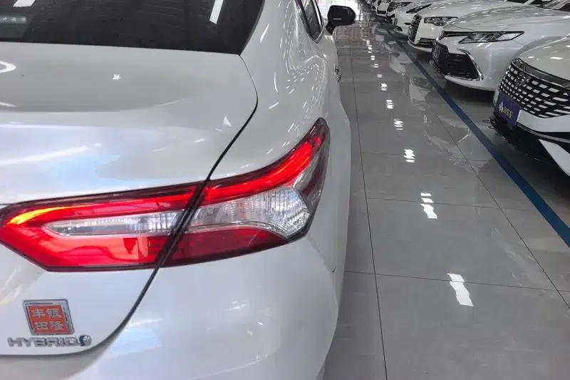 Camry 2021 Hybrid 2.5HGVP Leading Edition — миниатюра 6