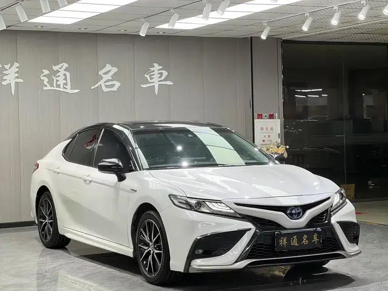Camry 2021 Hybrid 2.5HS Sport Edition — миниатюра 3