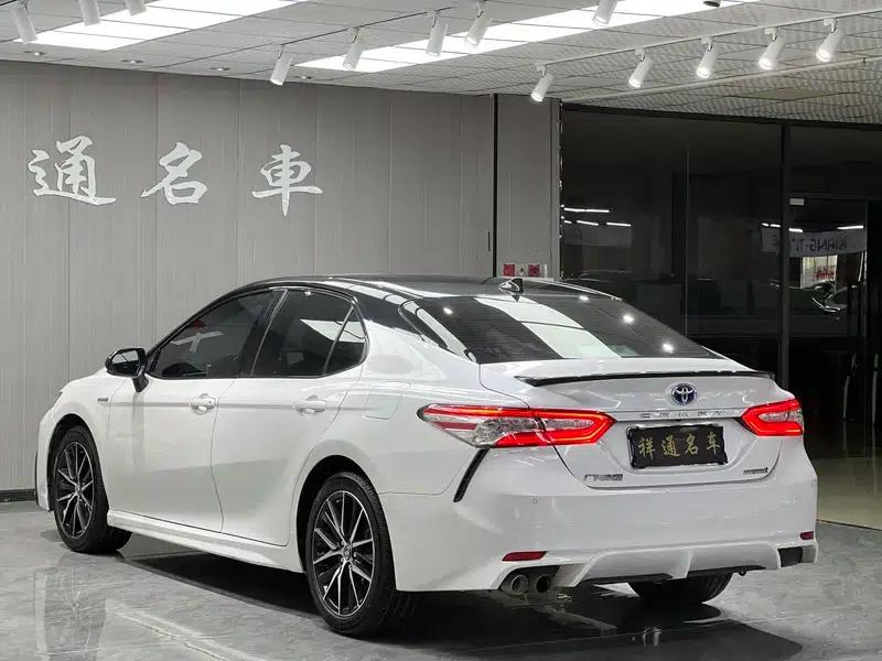 Camry 2021 Hybrid 2.5HS Sport Edition — миниатюра 4