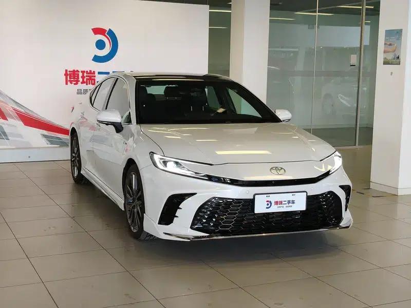 2024 Camry Hybrid 2.0HXS Sport Plus Edition — миниатюра 3