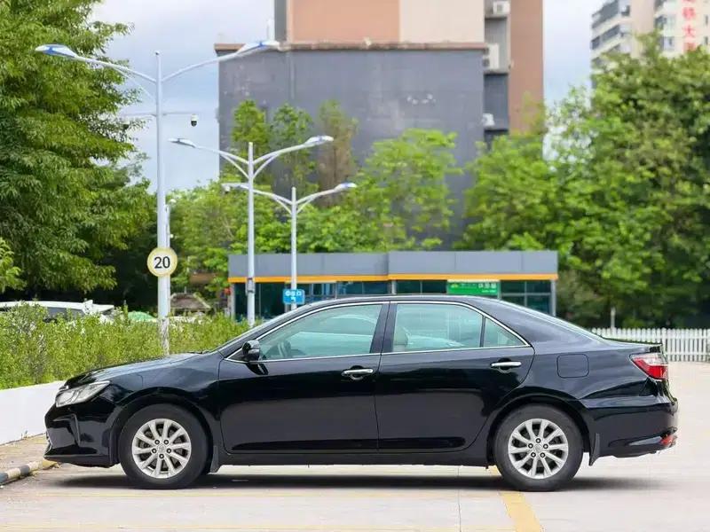 Camry 2016 2.0E 10th Anniversary Elite Edition — миниатюра 3