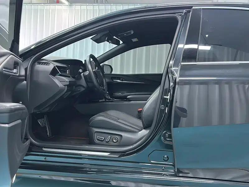 2024 Camry Hybrid 2.0HS Sport Edition — миниатюра 17