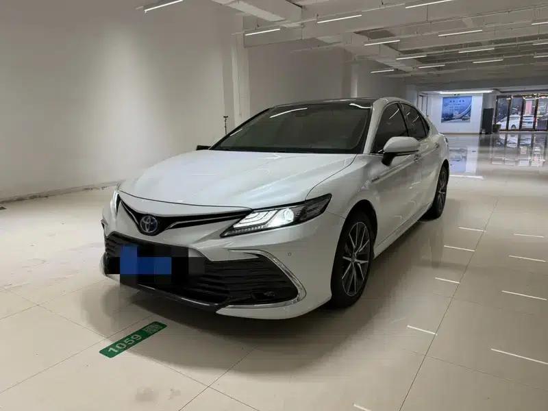 Camry 2022 Hybrid 2.5HE Elite PLUS Edition — миниатюра 1