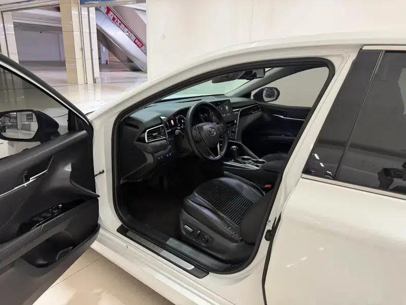 Camry 2022 Hybrid 2.5HE Elite PLUS Edition — миниатюра 15