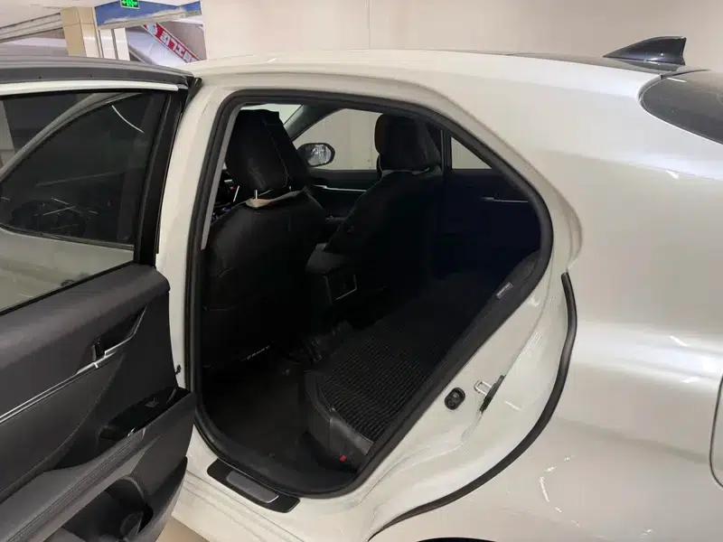 Camry 2022 Hybrid 2.5HE Elite PLUS Edition — миниатюра 17