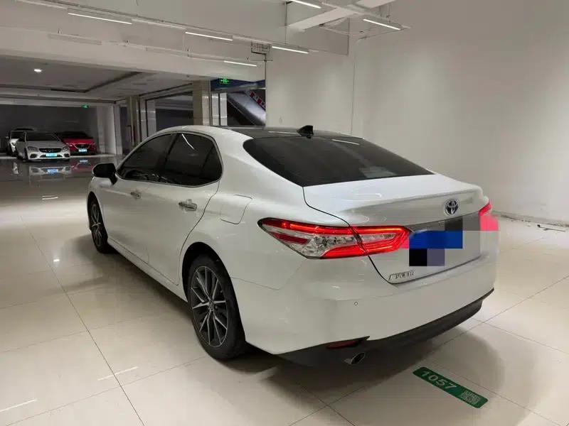 Camry 2022 Hybrid 2.5HE Elite PLUS Edition — миниатюра 3