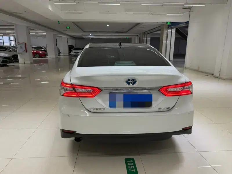 Camry 2022 Hybrid 2.5HE Elite PLUS Edition — миниатюра 4