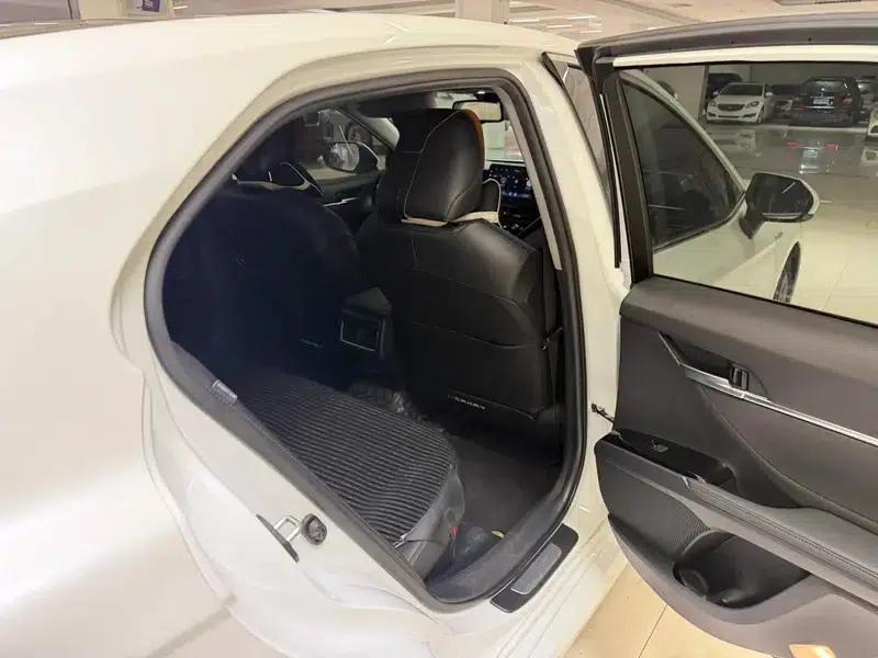 Camry 2022 Hybrid 2.5HE Elite PLUS Edition — миниатюра 6