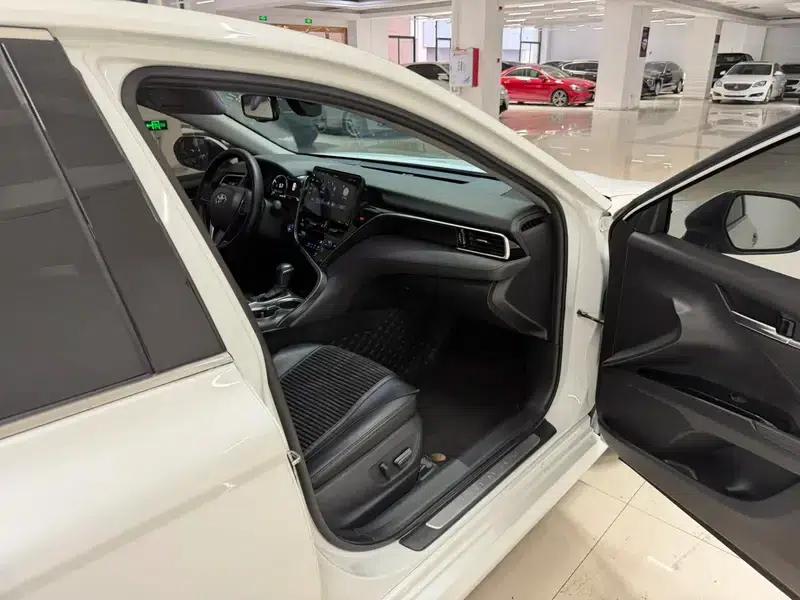 Camry 2022 Hybrid 2.5HE Elite PLUS Edition — миниатюра 8