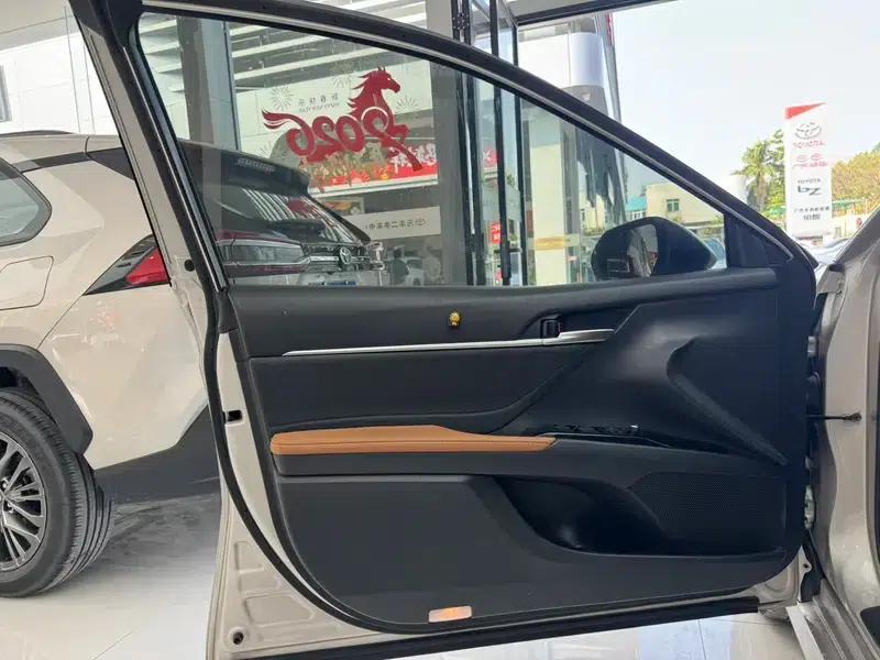 Camry 2021 Hybrid 2.5HG Luxury Edition — миниатюра 27