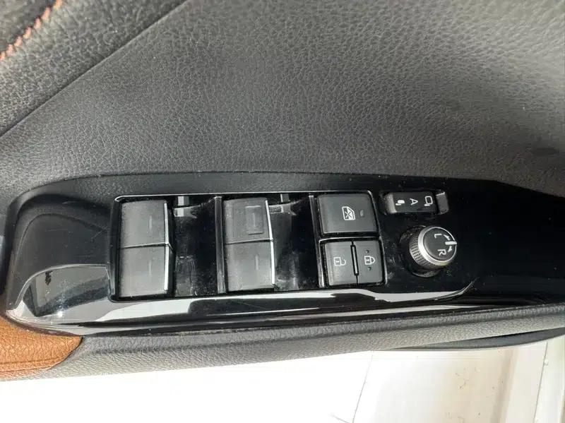 Camry 2021 Hybrid 2.5HG Luxury Edition — миниатюра 28