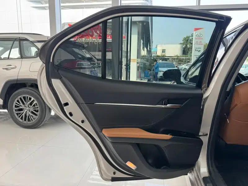Camry 2021 Hybrid 2.5HG Luxury Edition — миниатюра 29