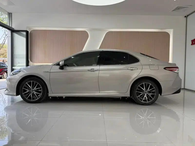 Camry 2021 Hybrid 2.5HG Luxury Edition — миниатюра 4