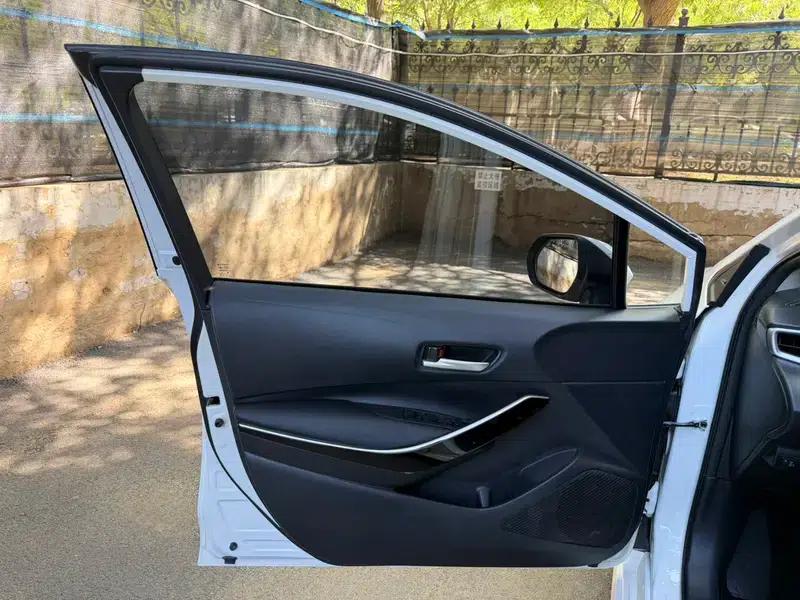 2019 Toyota Corolla Hybrid 1.8L E-CVT GL-i Pioneer Edition — миниатюра 17