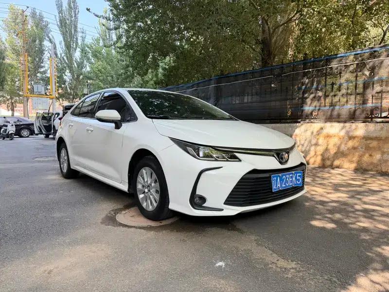 2019 Toyota Corolla Hybrid 1.8L E-CVT GL-i Pioneer Edition — миниатюра 3