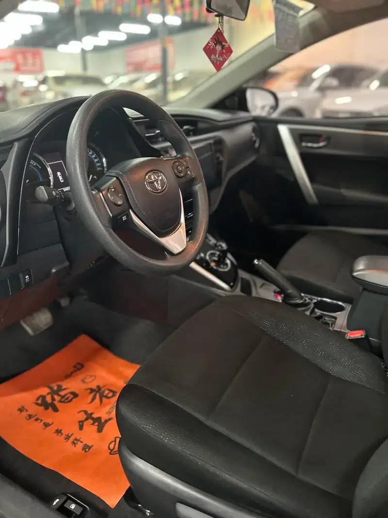 2016 Toyota Corolla Hybrid 1.8L CVT Elite Edition — миниатюра 8