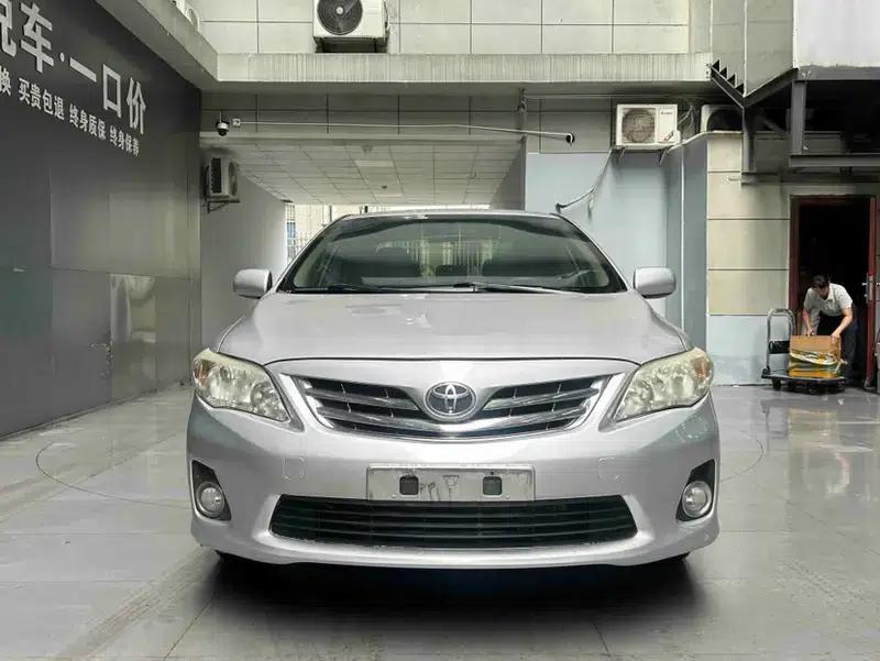 2011 Toyota Corolla 1.6L Manual GL Sunroof Edition — миниатюра 2