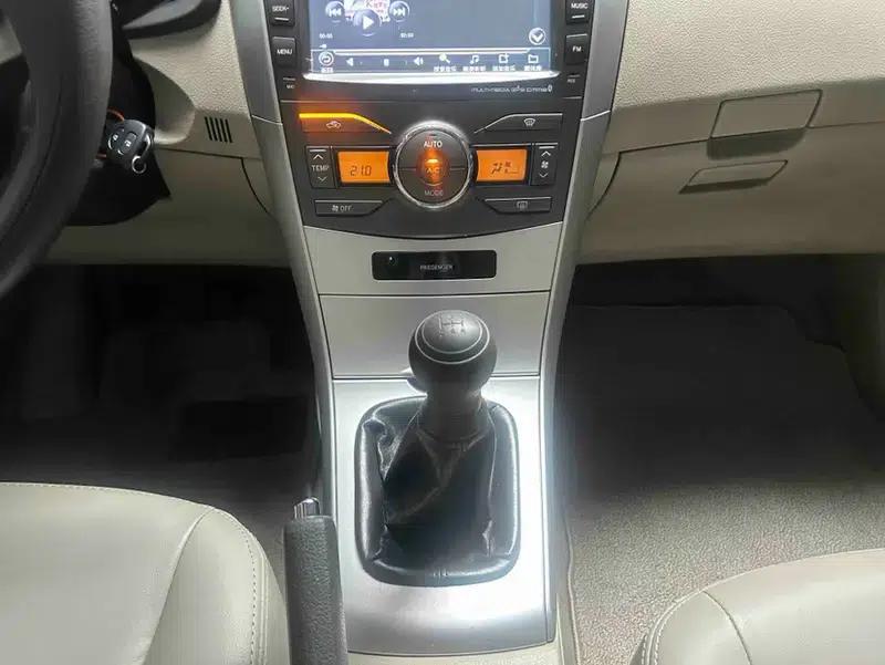 2011 Toyota Corolla 1.6L Manual GL Sunroof Edition — миниатюра 14