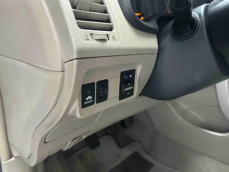 2011 Toyota Corolla 1.6L Manual GL Sunroof Edition — миниатюра 15