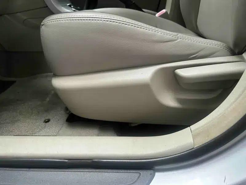 2011 Toyota Corolla 1.6L Manual GL Sunroof Edition — миниатюра 18