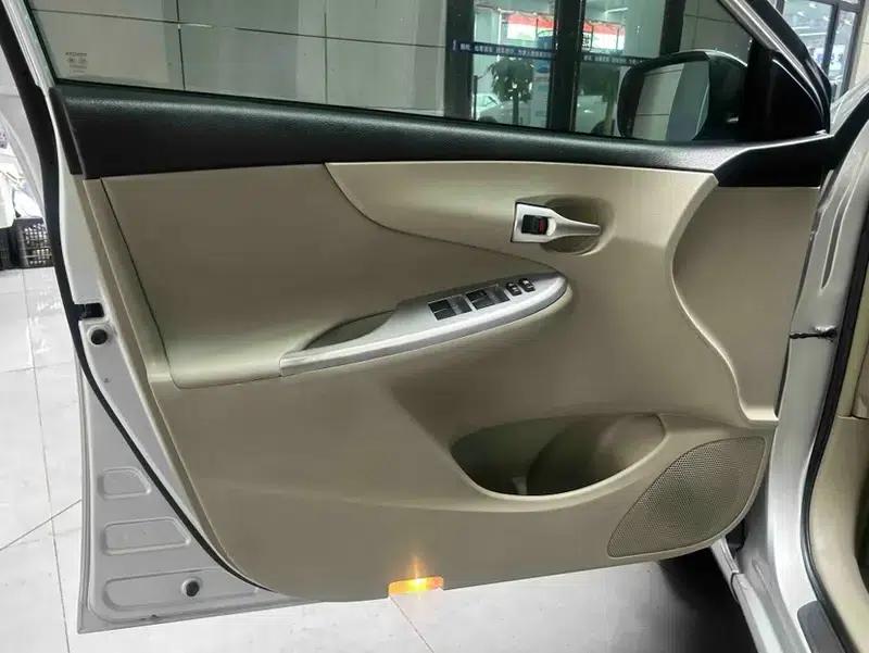 2011 Toyota Corolla 1.6L Manual GL Sunroof Edition — миниатюра 20
