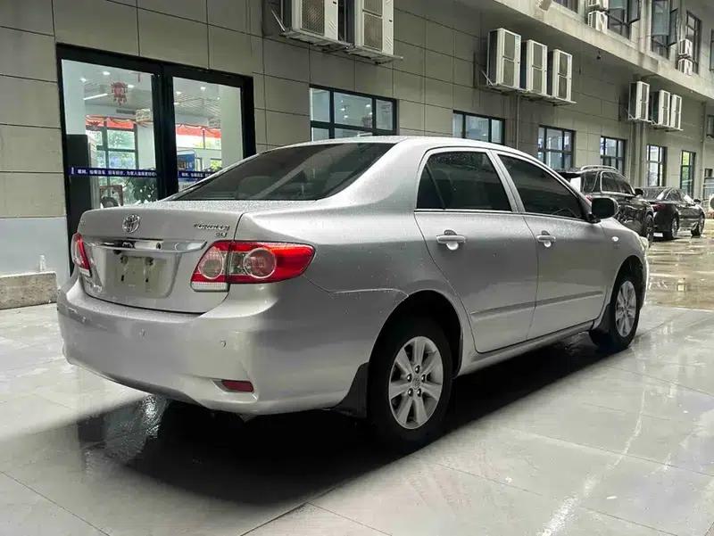 2011 Toyota Corolla 1.6L Manual GL Sunroof Edition — миниатюра 4