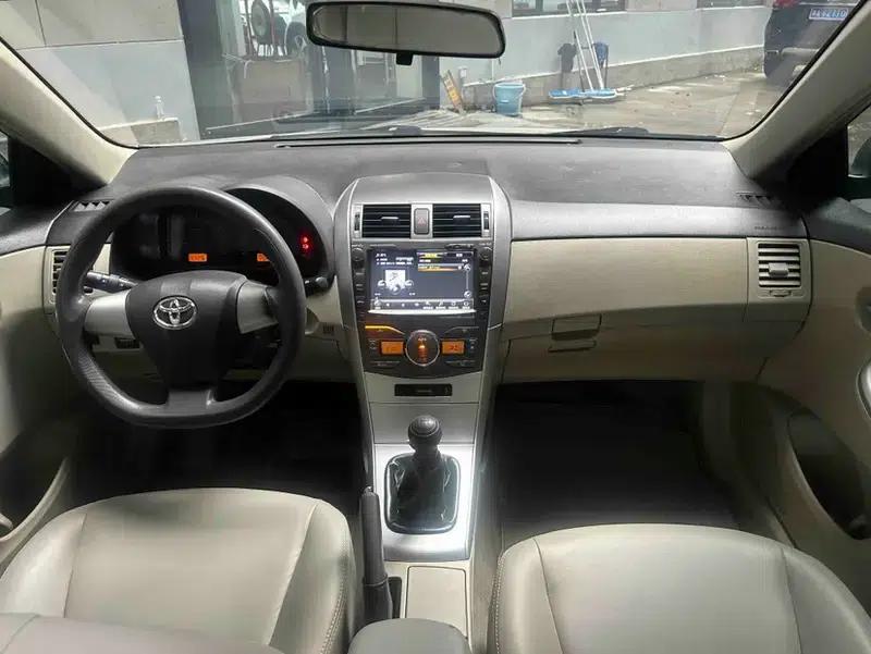 2011 Toyota Corolla 1.6L Manual GL Sunroof Edition — миниатюра 10