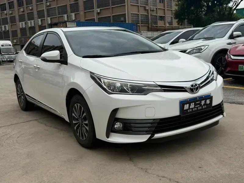 2017 Corolla 1.2T CVT GL-i — миниатюра 3