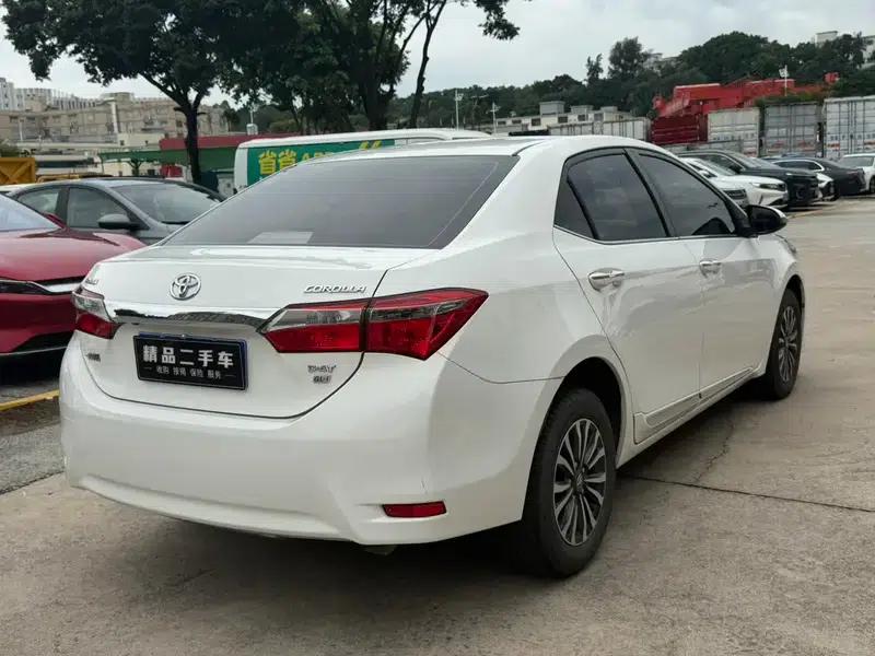 2017 Corolla 1.2T CVT GL-i — миниатюра 6