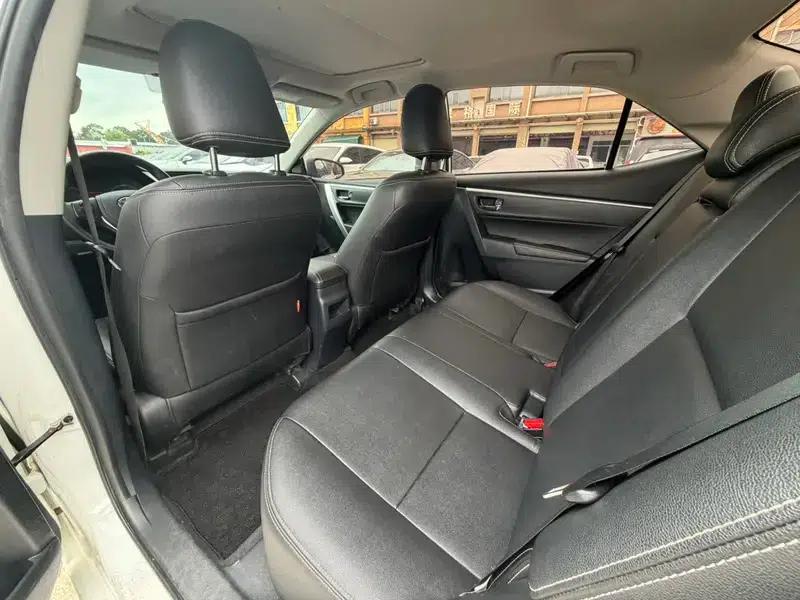 2017 Corolla 1.2T CVT GL-i — миниатюра 9
