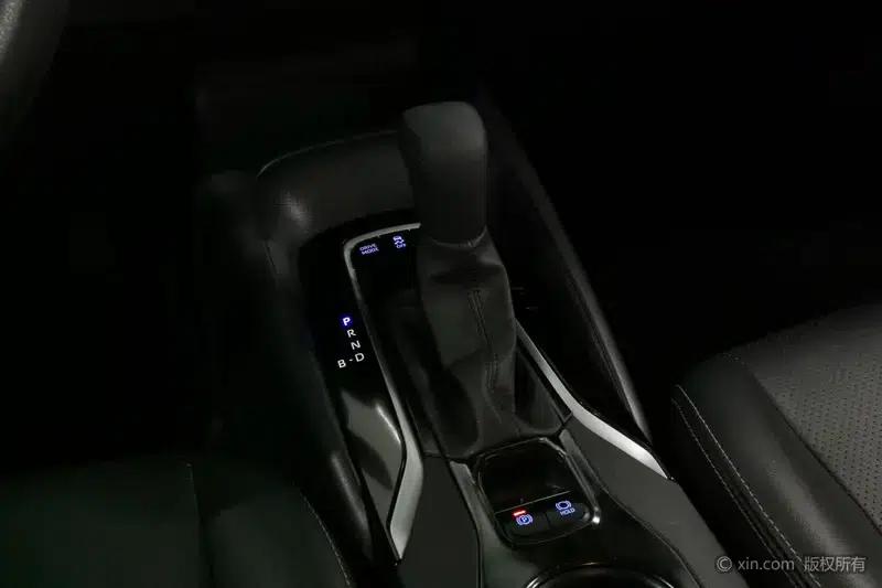 2021 Toyota Corolla Hybrid 1.8L E-CVT Elite Edition — миниатюра 17