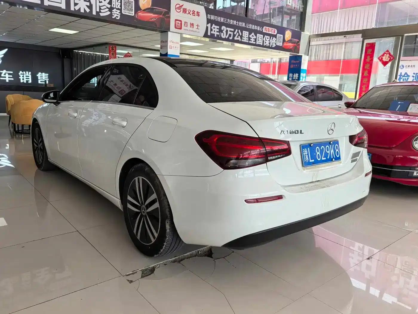 2021 Mercedes-Benz A-Class A 180 L Sport Sedan — миниатюра 4