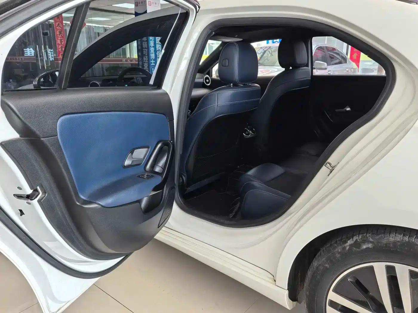 2021 Mercedes-Benz A-Class A 180 L Sport Sedan — миниатюра 9