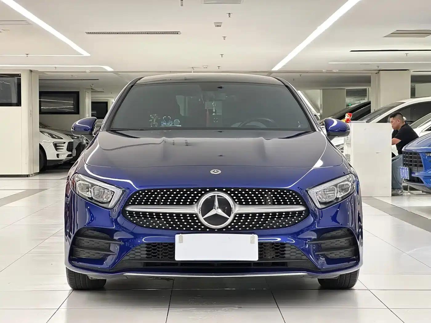 Mercedes-Benz A-Class 2020 Facelift A 200 L Sport Sedan Fashion Model — миниатюра 2