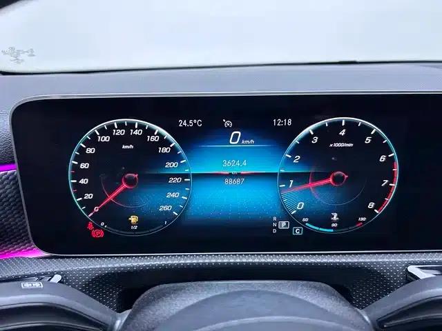 Mercedes-Benz A-Class 2020 Facelift A 200 L Sport Sedan Fashion Model — миниатюра 10