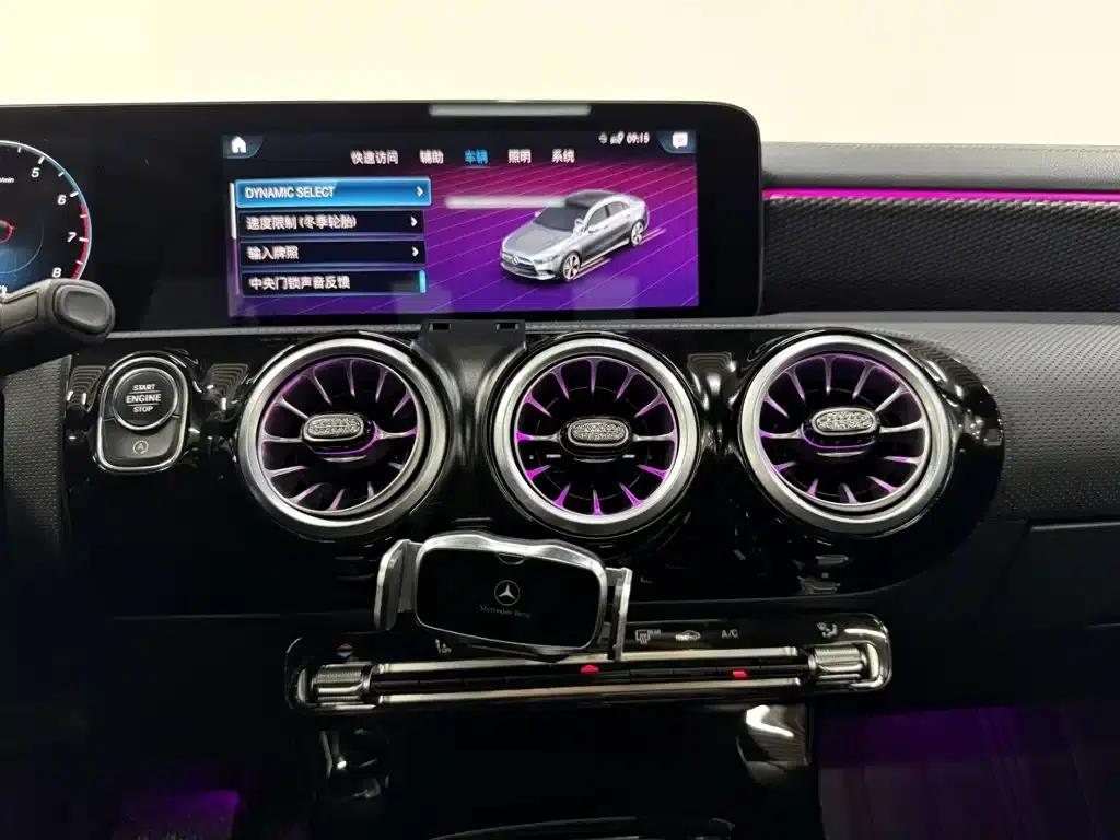 Mercedes-Benz A-Class 2021 A 200 L Sport Sedan Fashion Edition — миниатюра 15