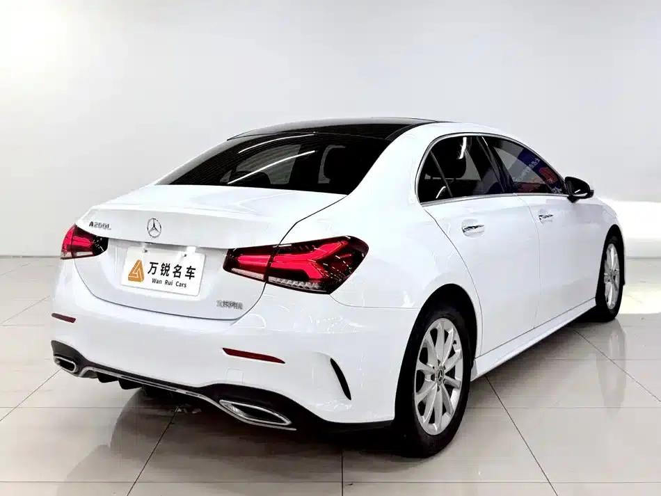 Mercedes-Benz A-Class 2021 A 200 L Sport Sedan Fashion Edition — миниатюра 3