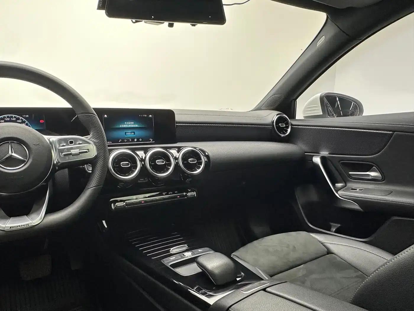 2019 Mercedes-Benz A-Class A 180 L Sport Sedan — миниатюра 15