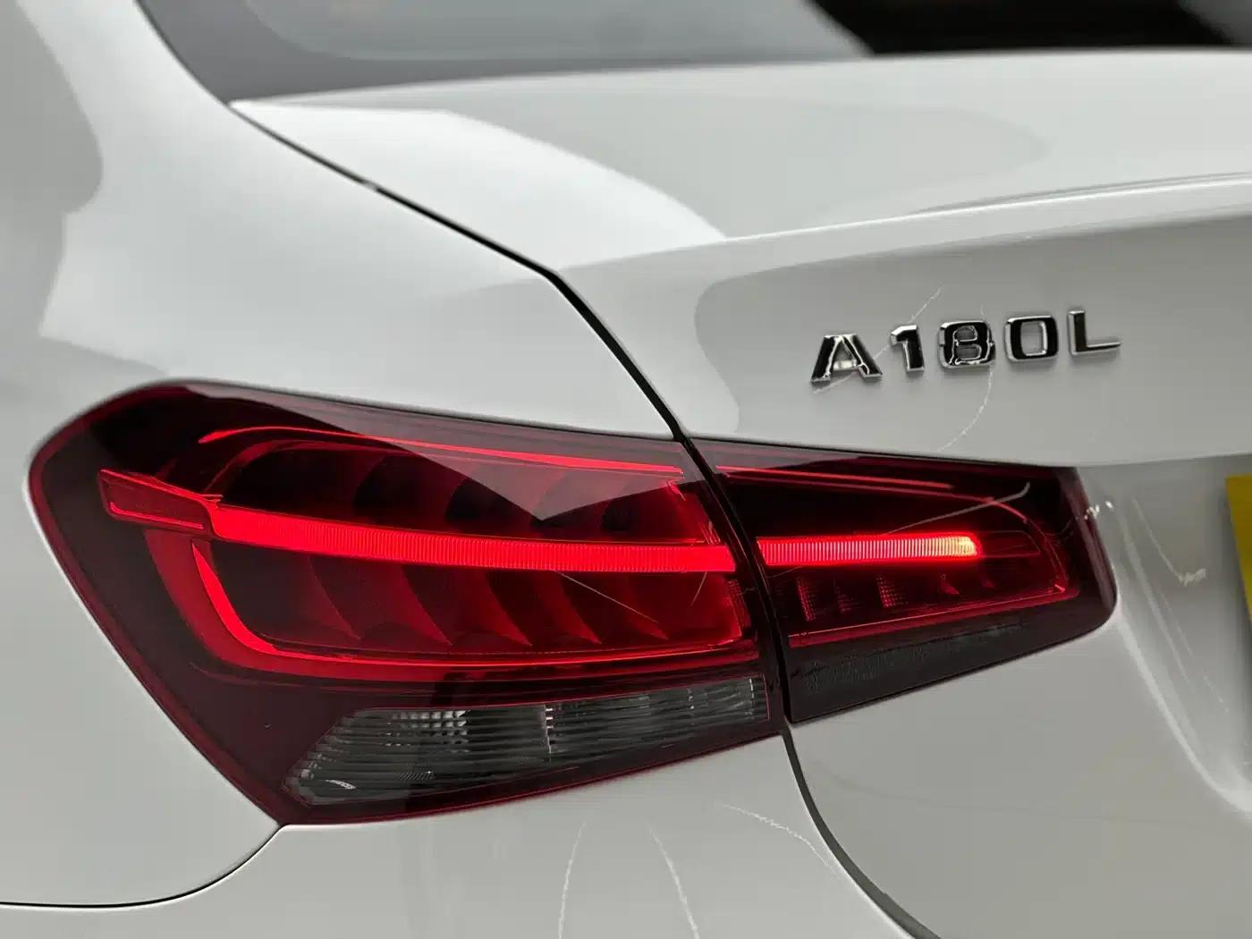 2019 Mercedes-Benz A-Class A 180 L Sport Sedan — миниатюра 18