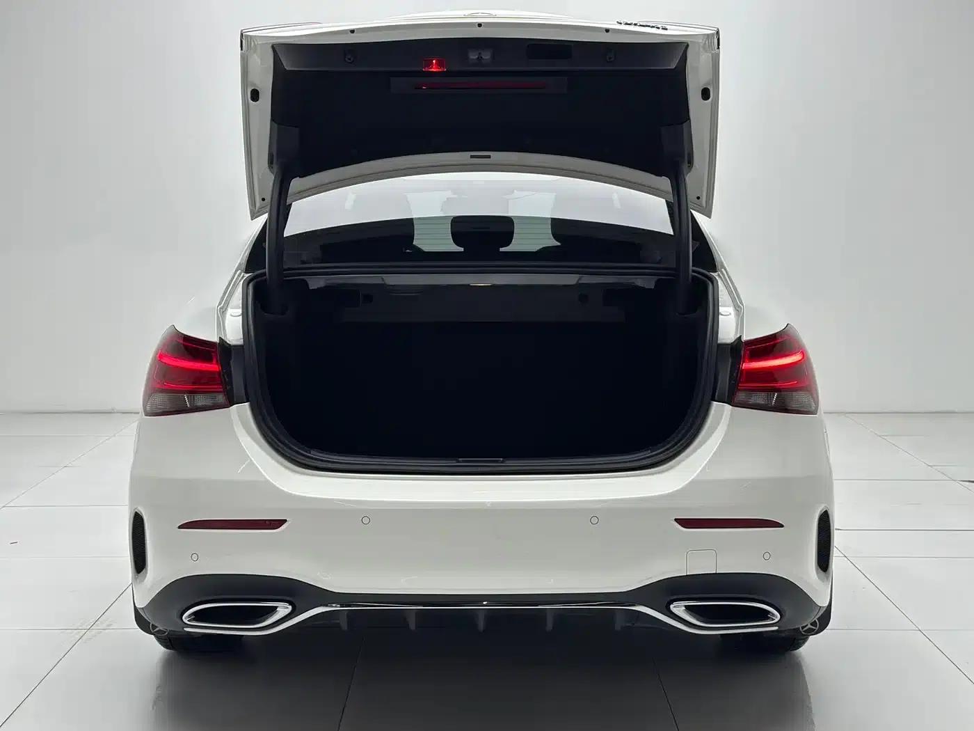 2019 Mercedes-Benz A-Class A 180 L Sport Sedan — миниатюра 21