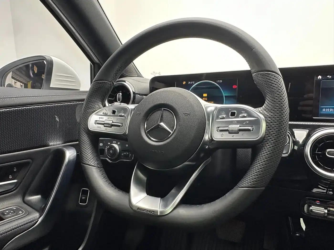 2019 Mercedes-Benz A-Class A 180 L Sport Sedan — миниатюра 10